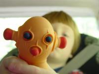 Синът ми си играе с кукли – тревожно ли е това?